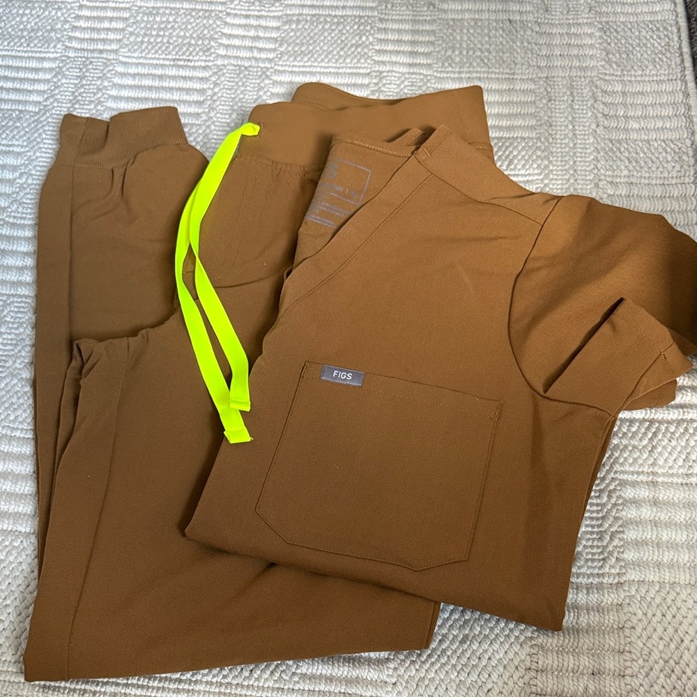 Figs Scrub Set with Neon Yellow Drawstring